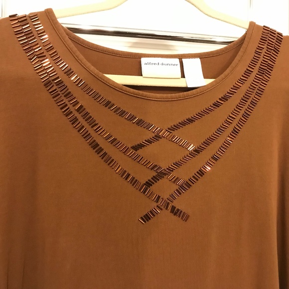 Alfred Dunner brown short-sleeved blouse with coppery-bronze pin beading (2X) - Picture 7 of 16